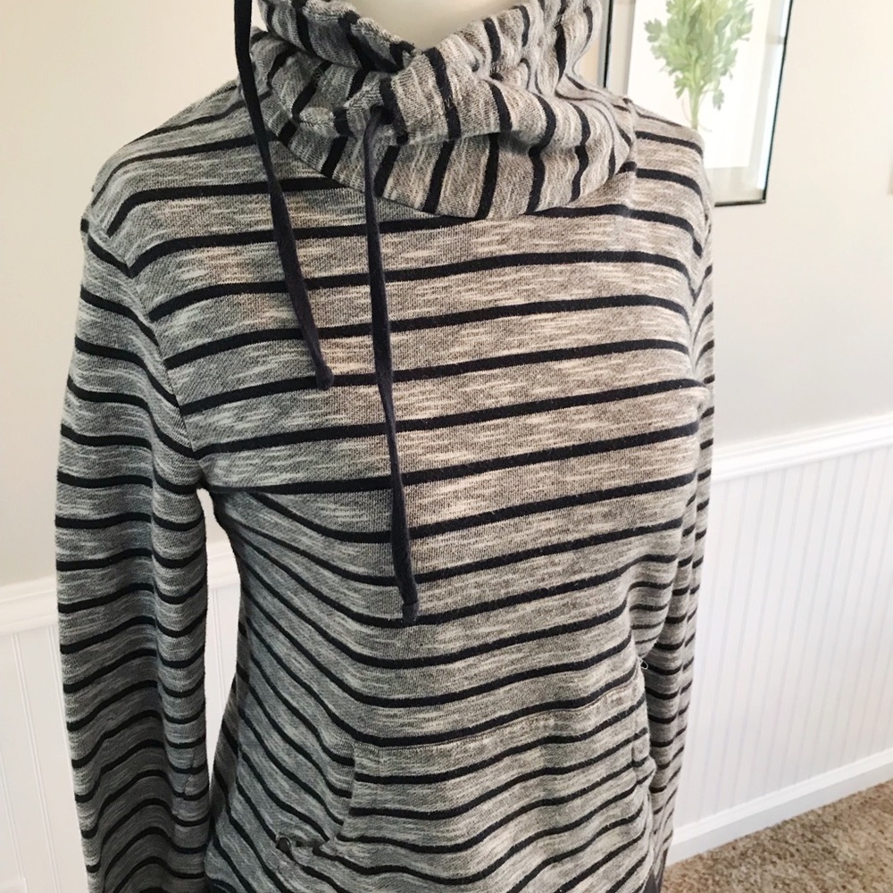 Sperry Hooded Sweatshirt-missing string - Picture 2 of 4